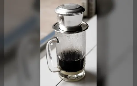 Vietnam Drip, Kopi Tetes Kuat dan Murni di Kopitiam Bekasi