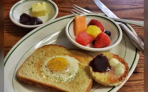 Aren Toast: Roti Bakar Gula Aren Khas Kopitiam Bekasi